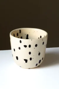 ATELIER AGAVE Black Dots Cappuccino Tasse